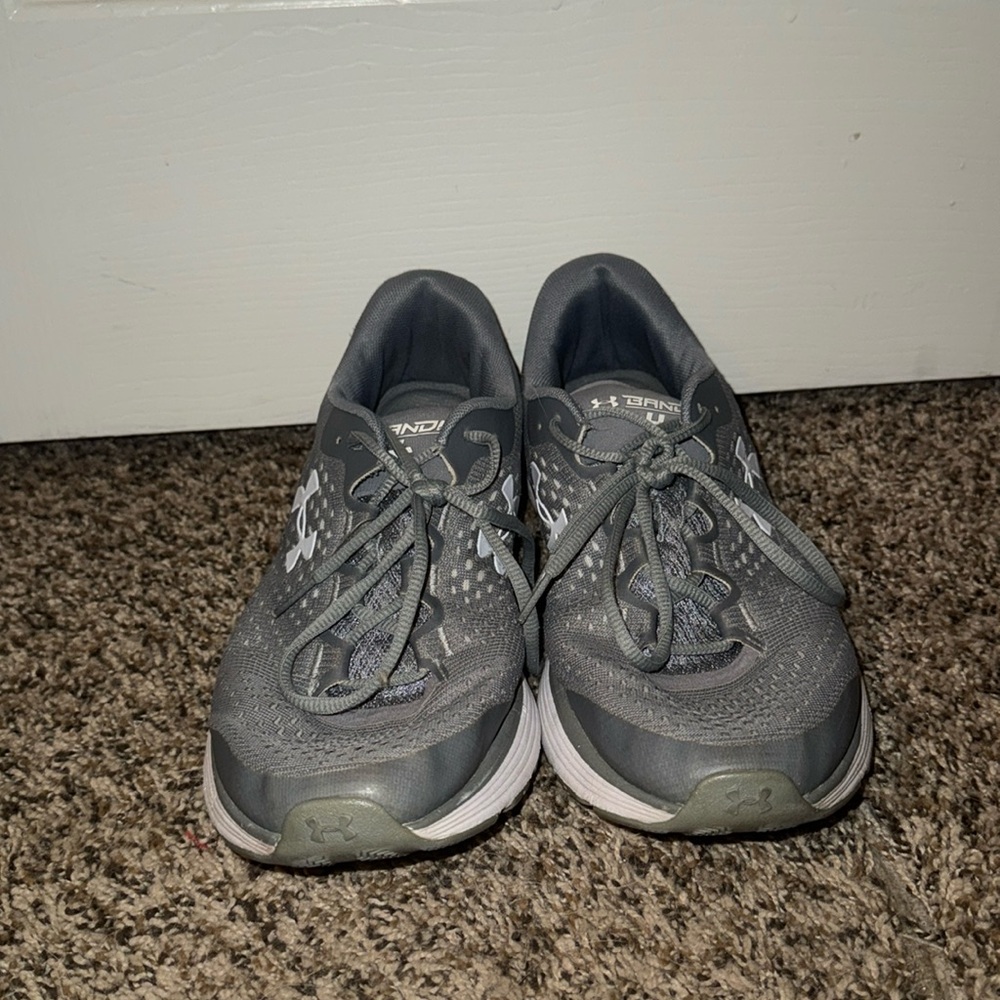 WOMENS US 12 UNDER ARMOR RUNNING SHOE (fits more like 11)